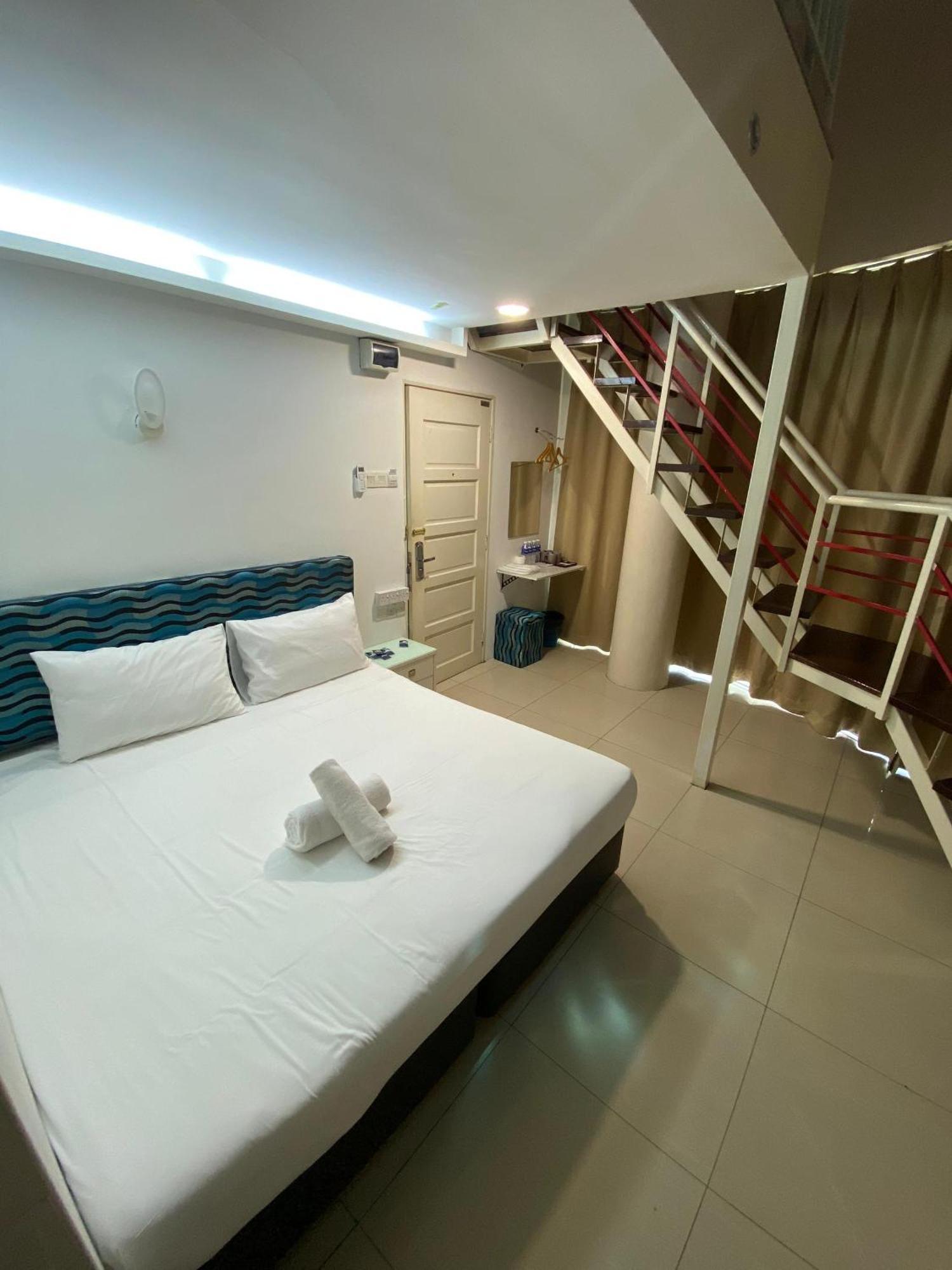 Pillows Plus Kota Damansara Exterior foto